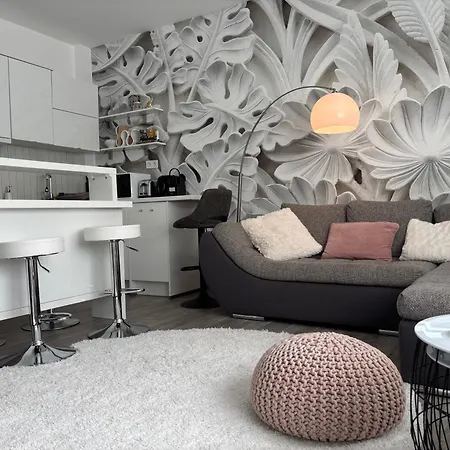 Republic5 Garden Wellness Appartement Siófok
